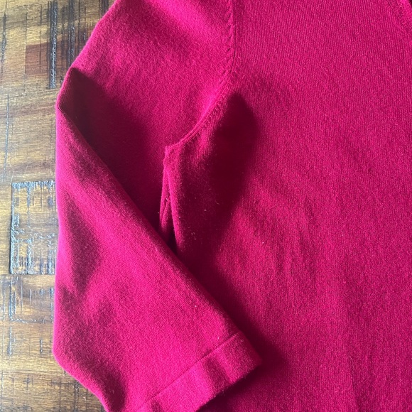 V-Neck Raspberry Sweater - Picture 4 of 4